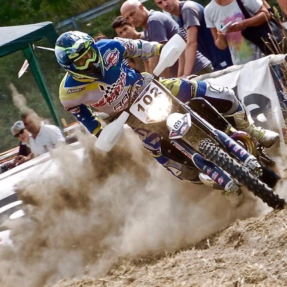 Andrea Casaretto in gara con Husqvarna 300 nel 2023
