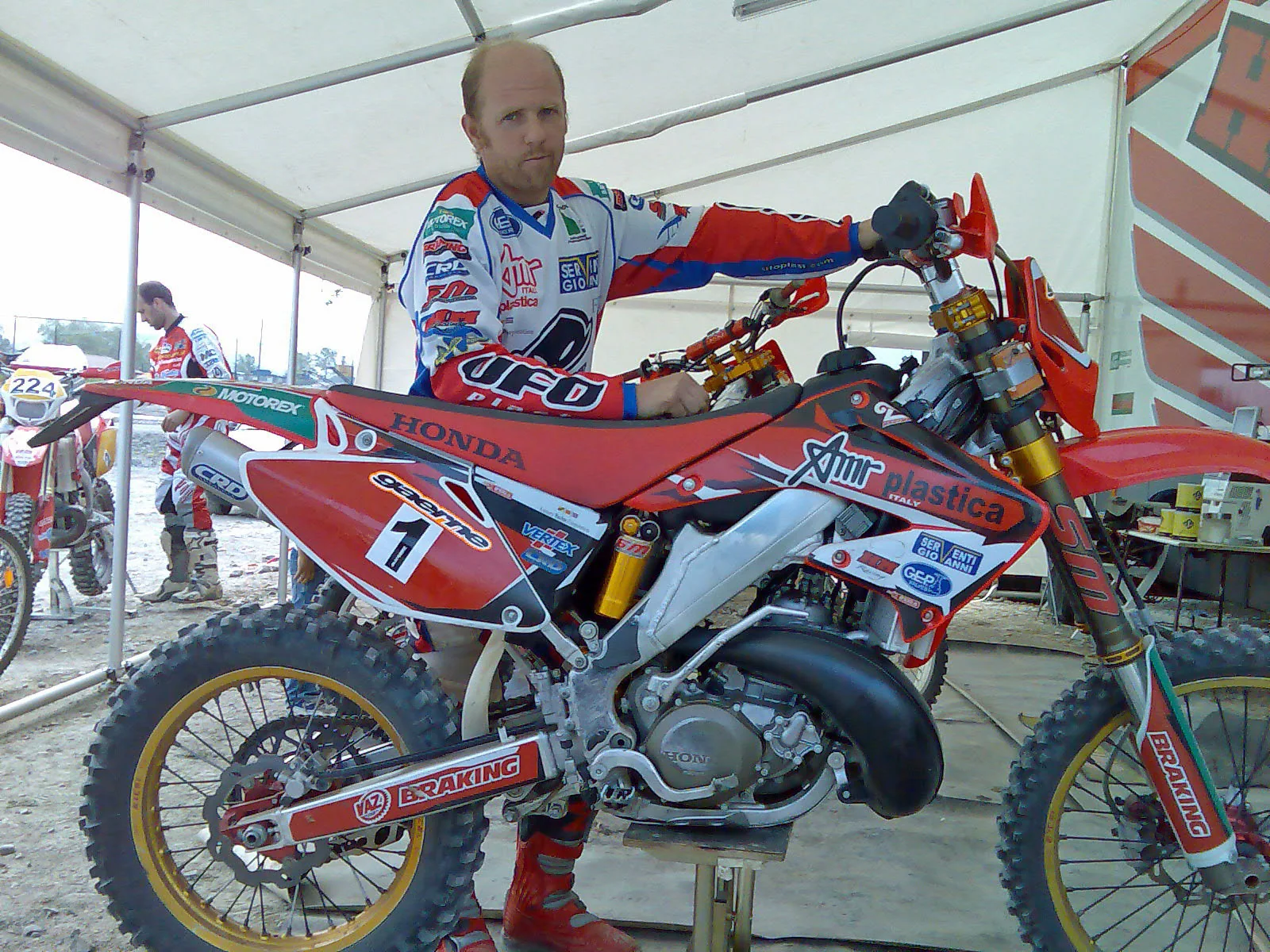Giuseppe Gallino in gara con CRE 250