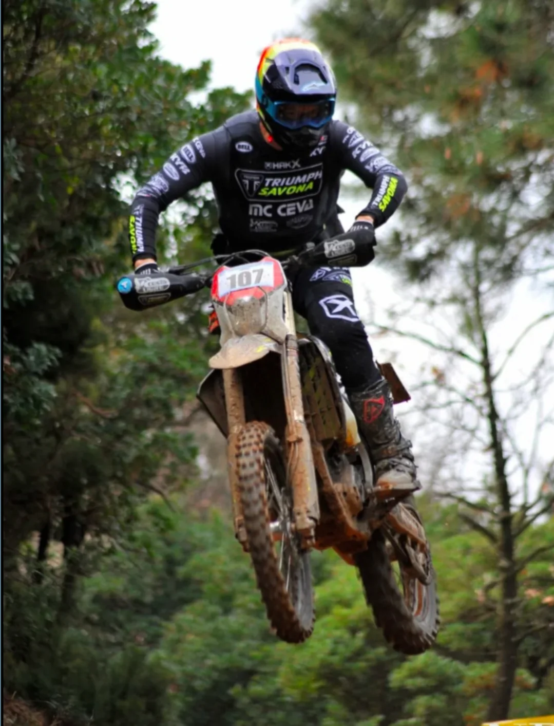 Marco Vizio in gara con la Triumph TF 450 E